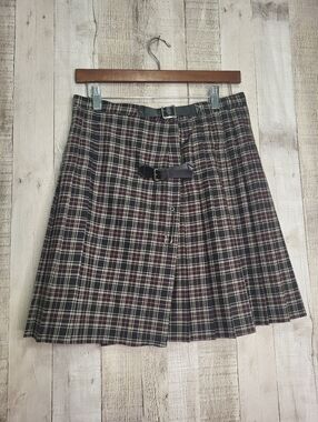 Smart Set 90s Plaid A-Line Buckle Skirt in Black and Burgundy. Size 11